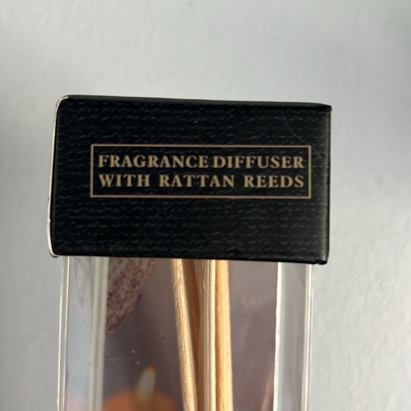 Fragrance diffuser with rattan reeds NIB. - Picture 2 of 6
